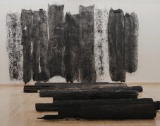 <b>梅法钗中国美术馆个展《炭骨》揭幕</b>
